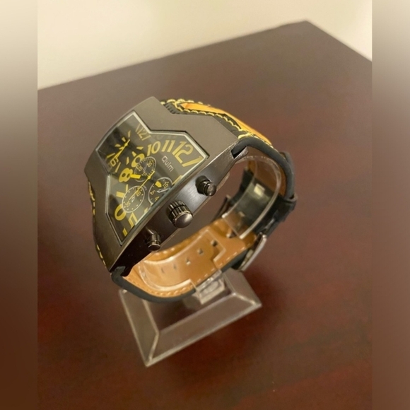 Oulm Black and Yellow Watch - Picture 2 of 3